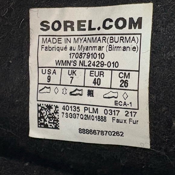 Women's Black Fur-Lined Winter Boots - Picture 7 of 8